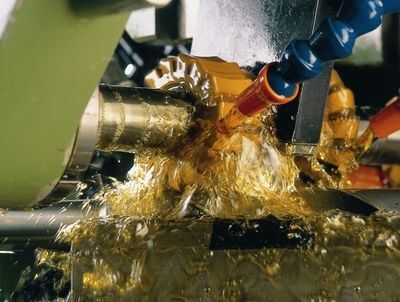 Продление срока службы СОЖ Adeco: методы очистки и регенерации в производственных условиях